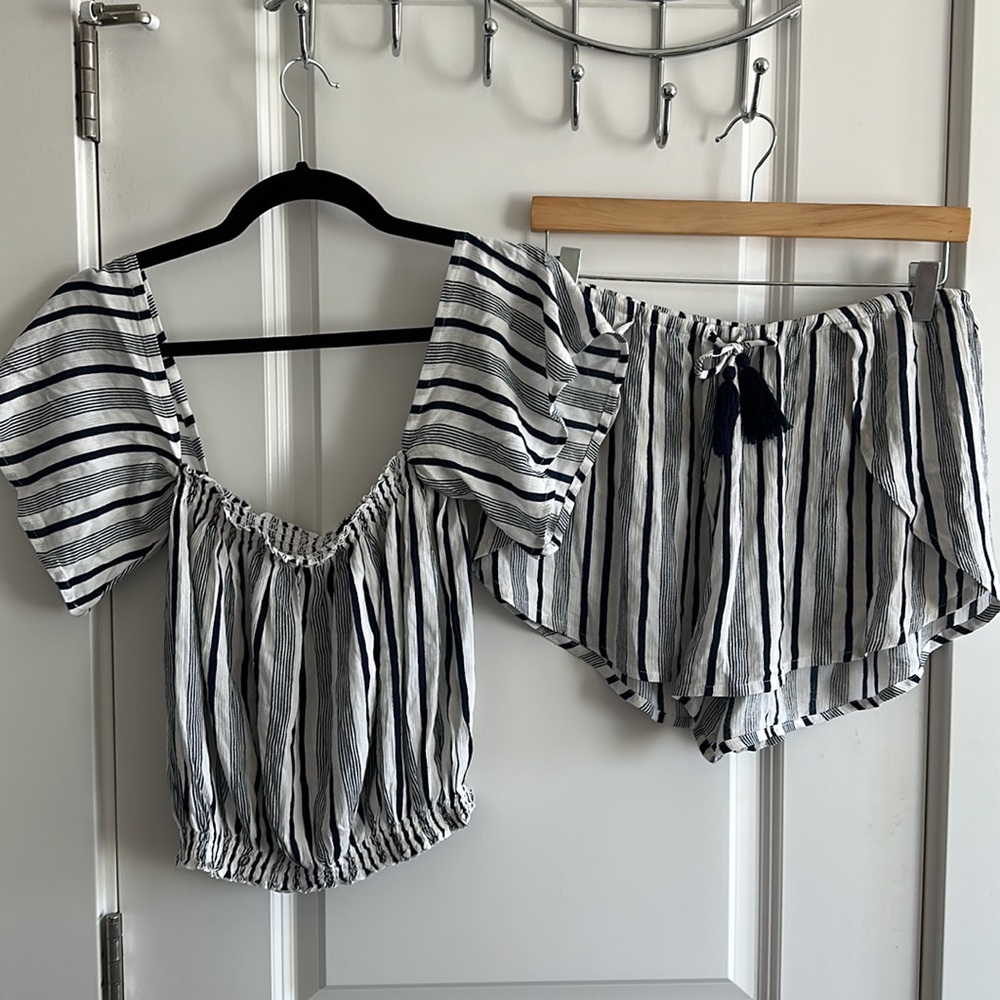 Lost in Paradise - 2 piece set - off shoulder top and flow shorts